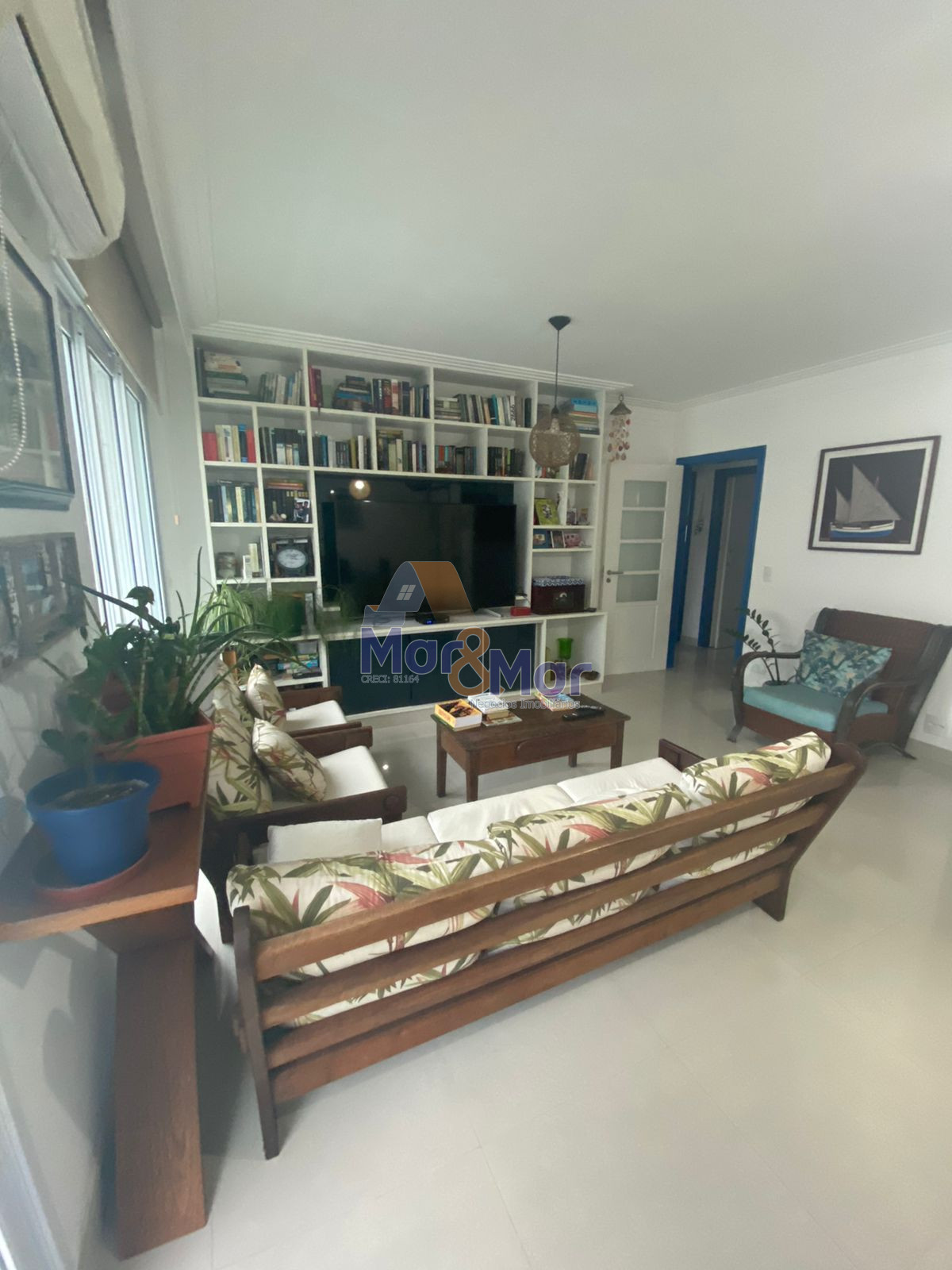 Apartamento na Praia das Pitangueiras, Guarujá - SP