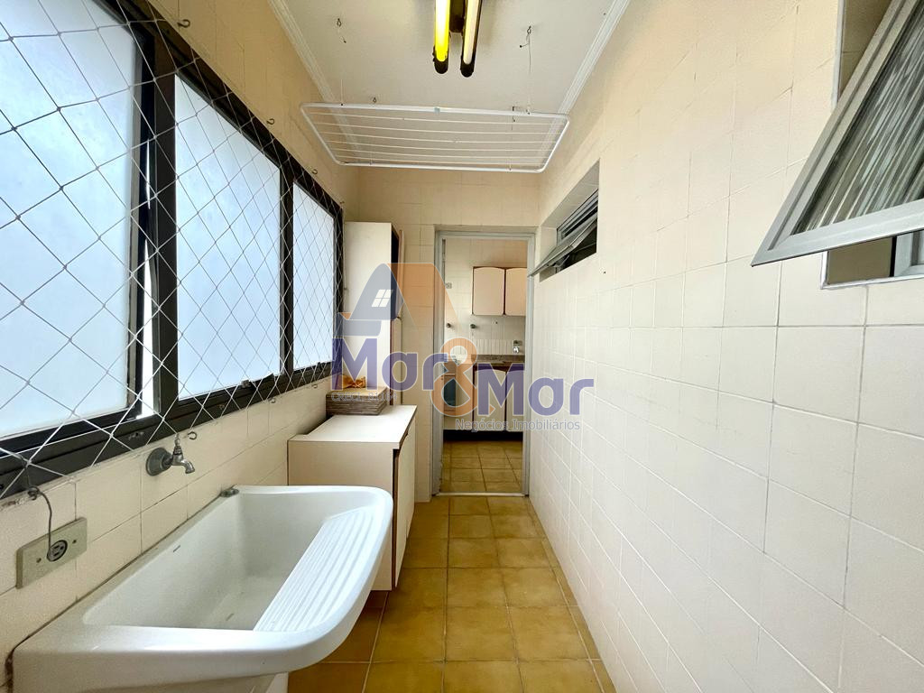 Apartamento na Praia das Pitangueiras, Guarujá - SP