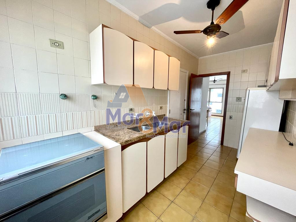Apartamento na Praia das Pitangueiras, Guarujá - SP