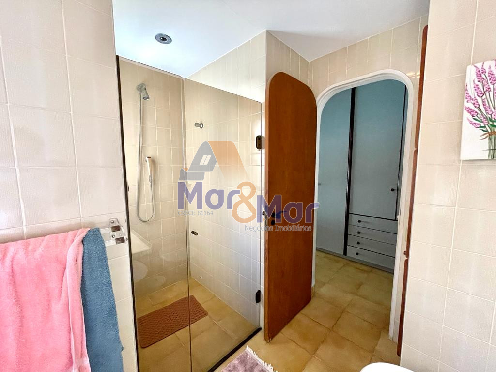 Apartamento na Praia das Pitangueiras, Guarujá - SP