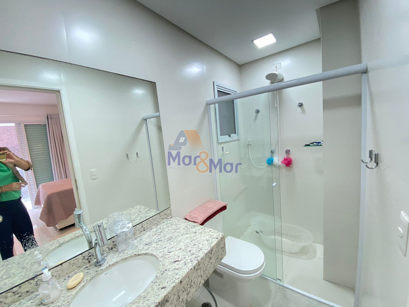 Apartamento na Praia das Pitangueiras, Guarujá - SP