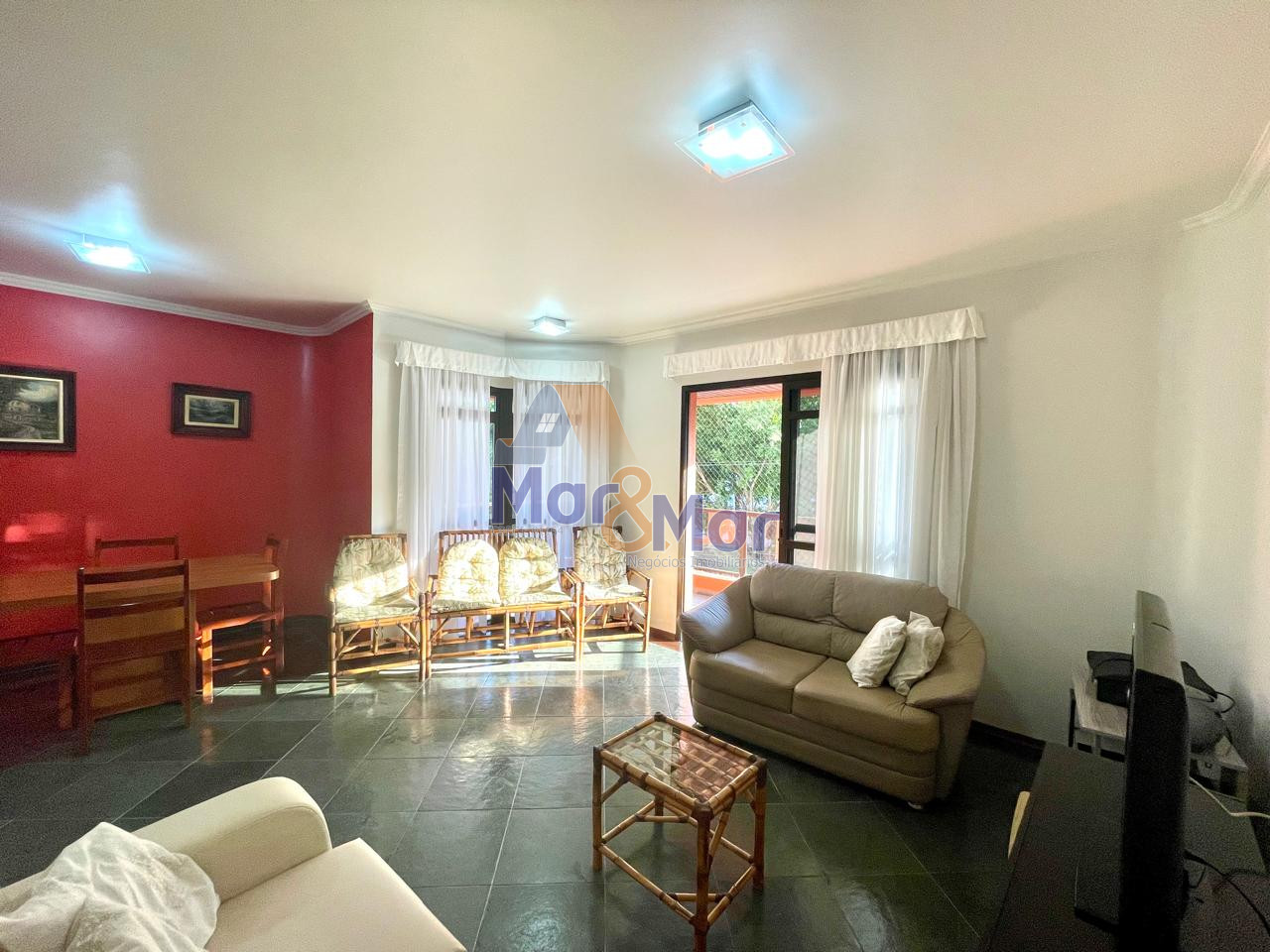 Apartamento na Praia da Enseada, Guarujá - SP