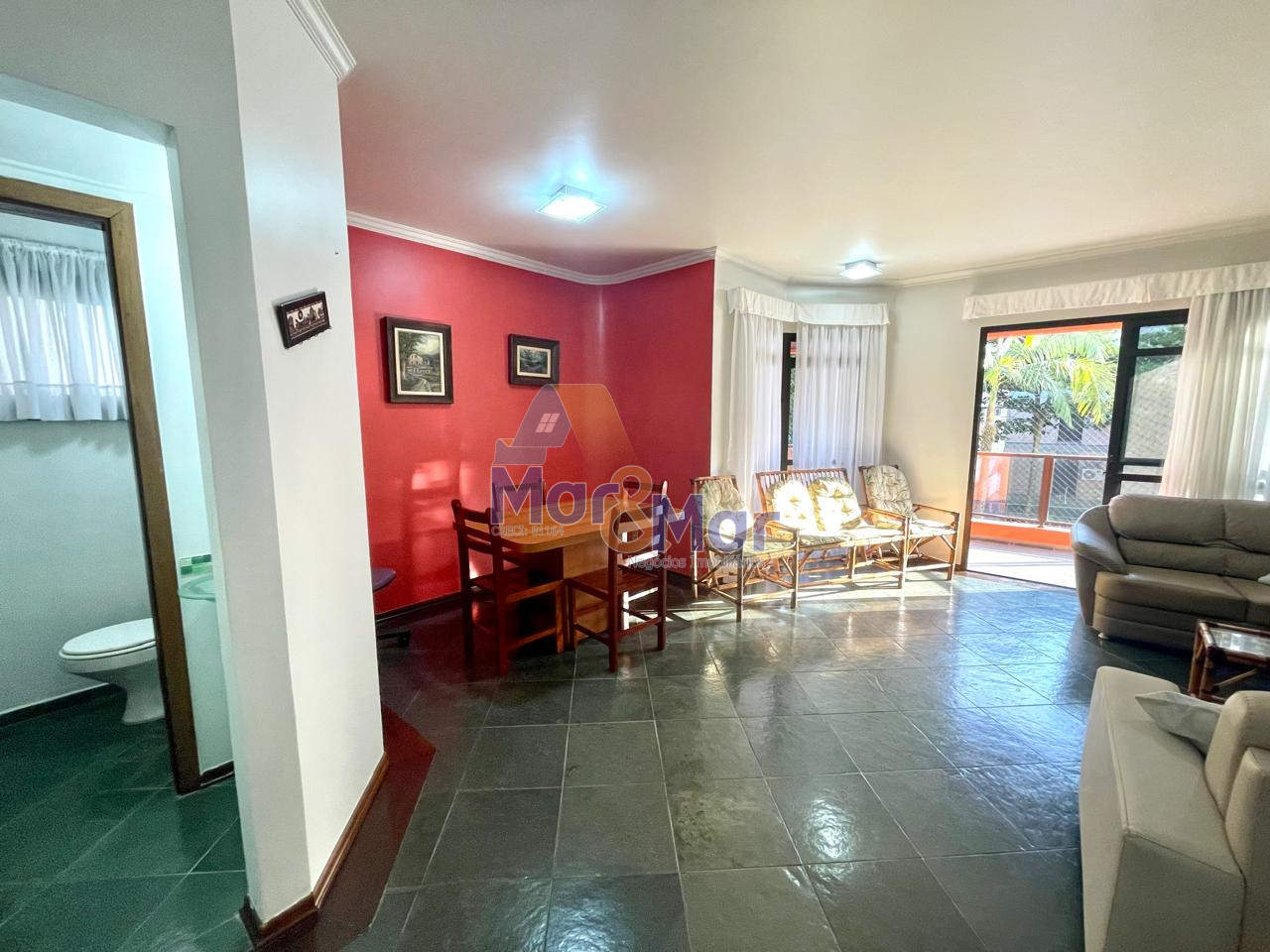 Apartamento na Praia da Enseada, Guarujá - SP