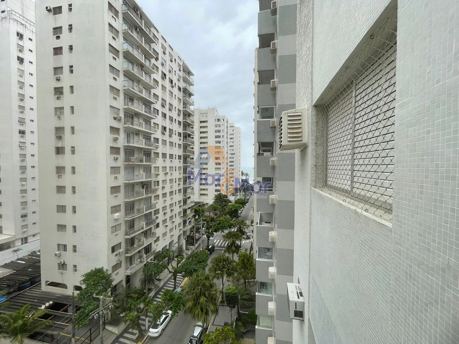 Apartamento na Praia das Pitangueiras, Guarujá - SP