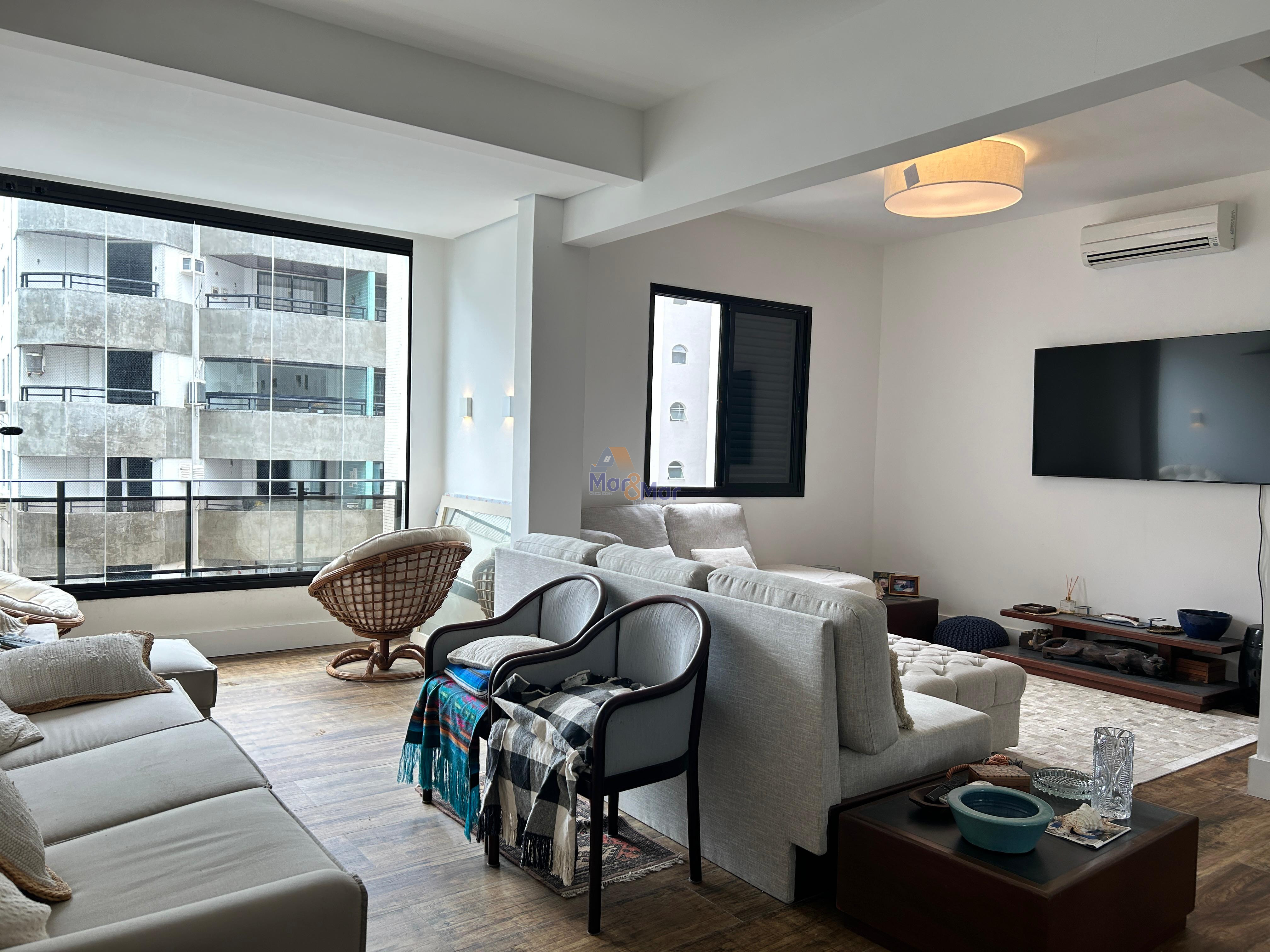 Apartamento na Praia das Pitangueiras, Guarujá - SP