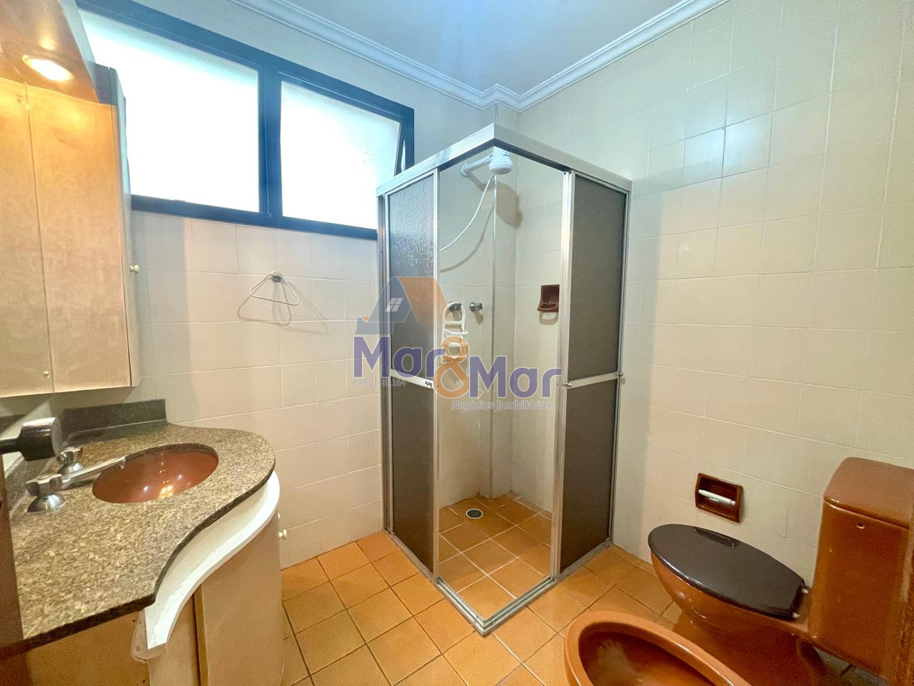 Apartamento na Praia das Pitangueiras, Guarujá - SP
