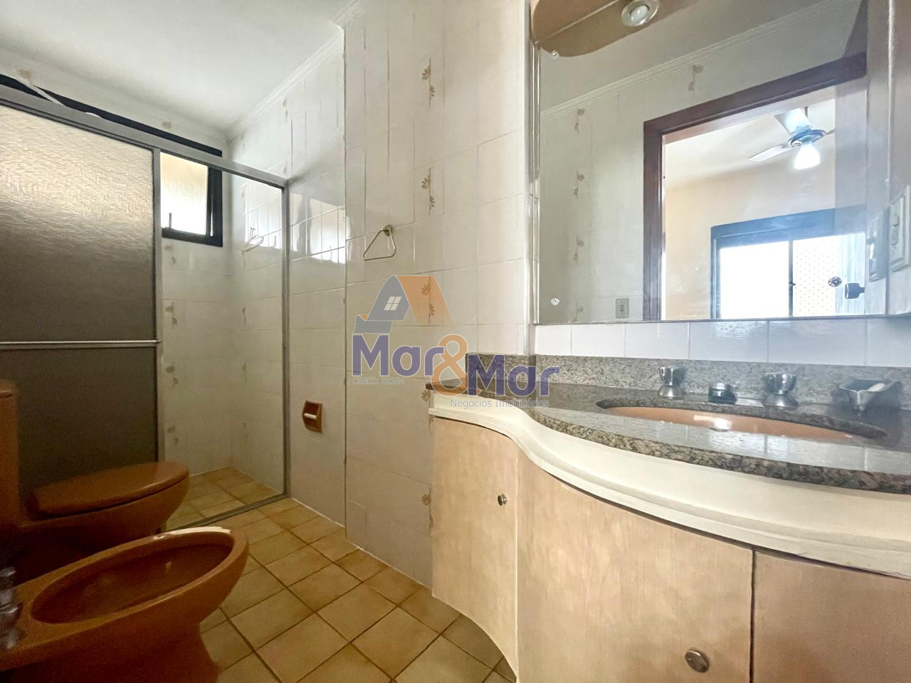 Apartamento na Praia das Pitangueiras, Guarujá - SP