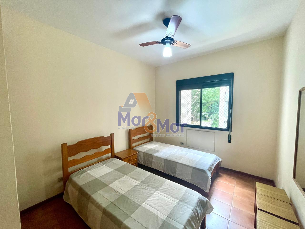 Apartamento na Praia das Pitangueiras, Guarujá - SP