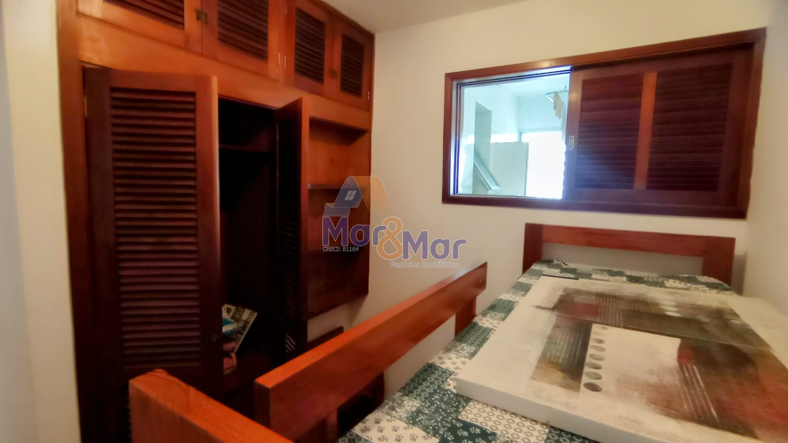 Apartamento na Praia das Pitangueiras, Guarujá - SP