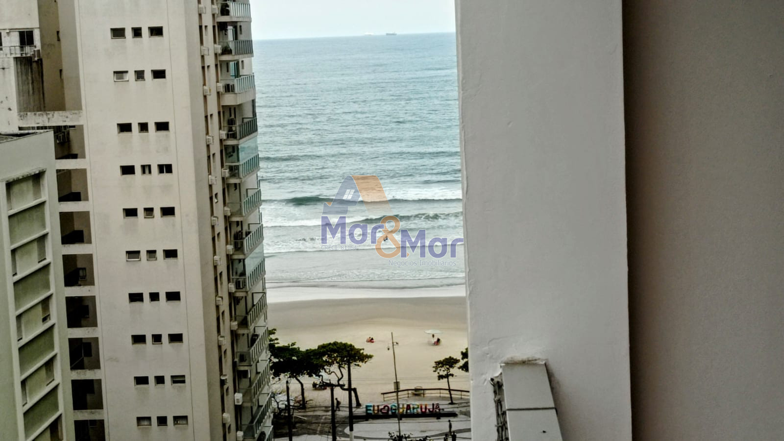 Apartamento na Praia das Pitangueiras, Guarujá - SP