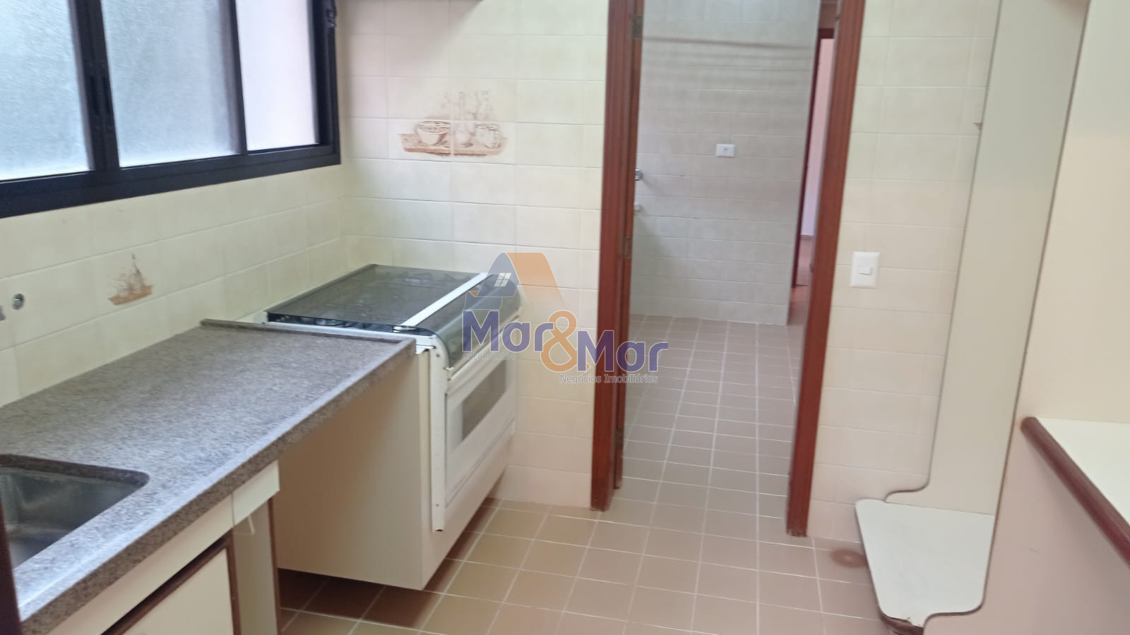 Apartamento na Praia das Pitangueiras, Guarujá - SP