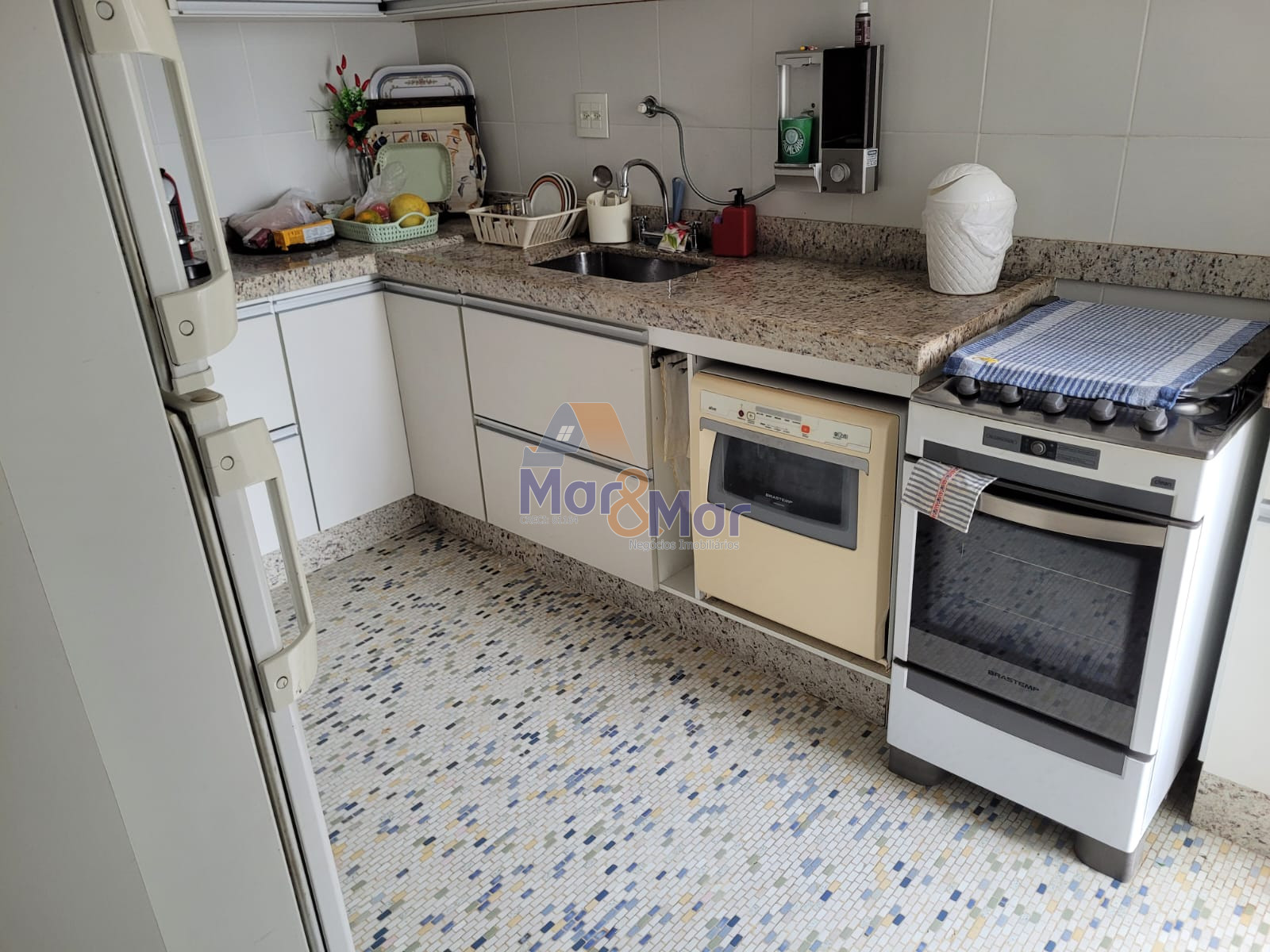 Apartamento na Praia das Pitangueiras, Guarujá - SP