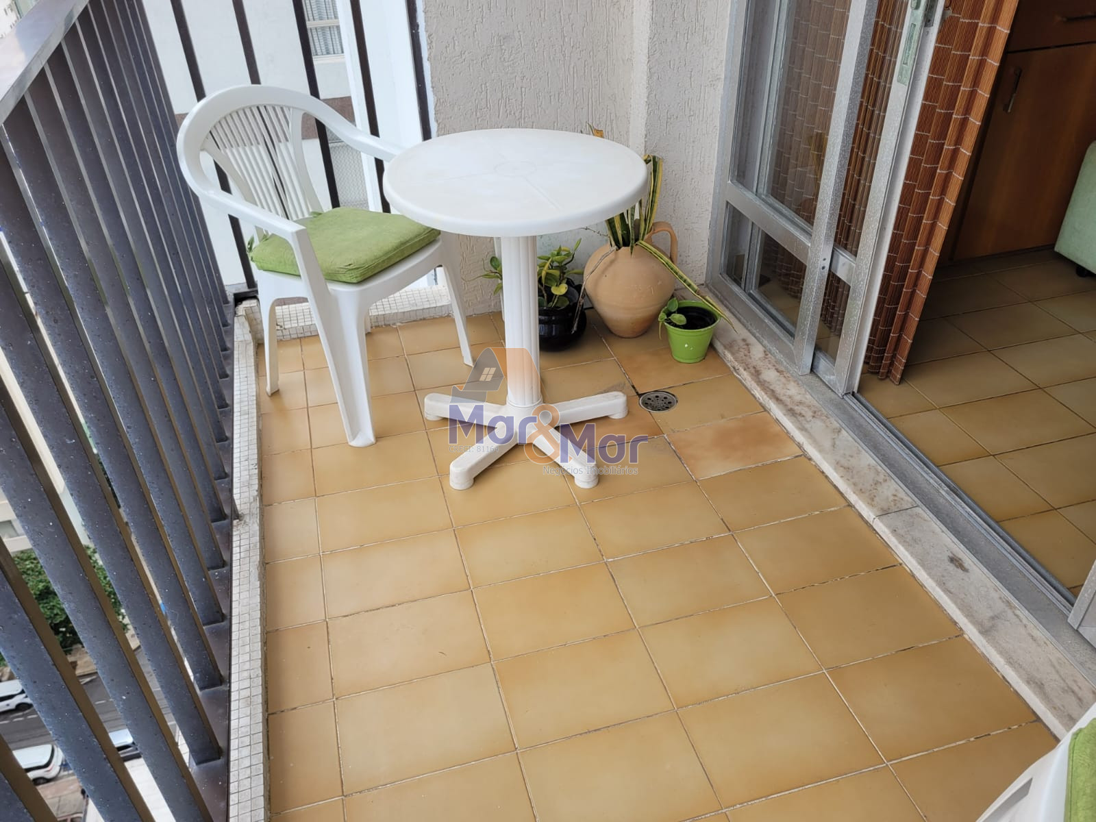 Apartamento na Praia das Pitangueiras, Guarujá - SP