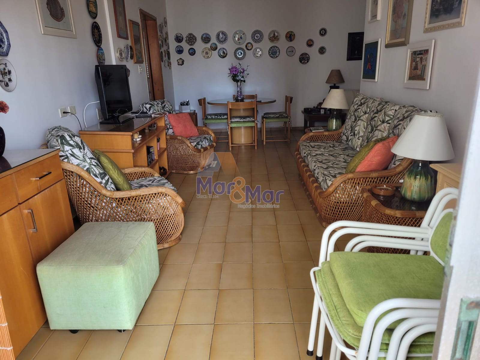 Apartamento na Praia das Pitangueiras, Guarujá - SP