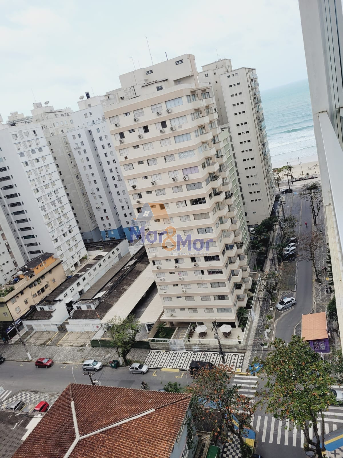 Apartamento na Praia das Pitangueiras, Guarujá - SP