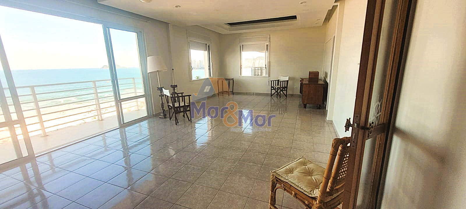 Apartamento Frente ao Mar-3-dormitorios-Pitangueiras