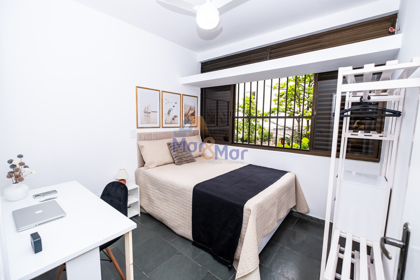 Apartamento na Praia da Enseada, Guarujá - SP