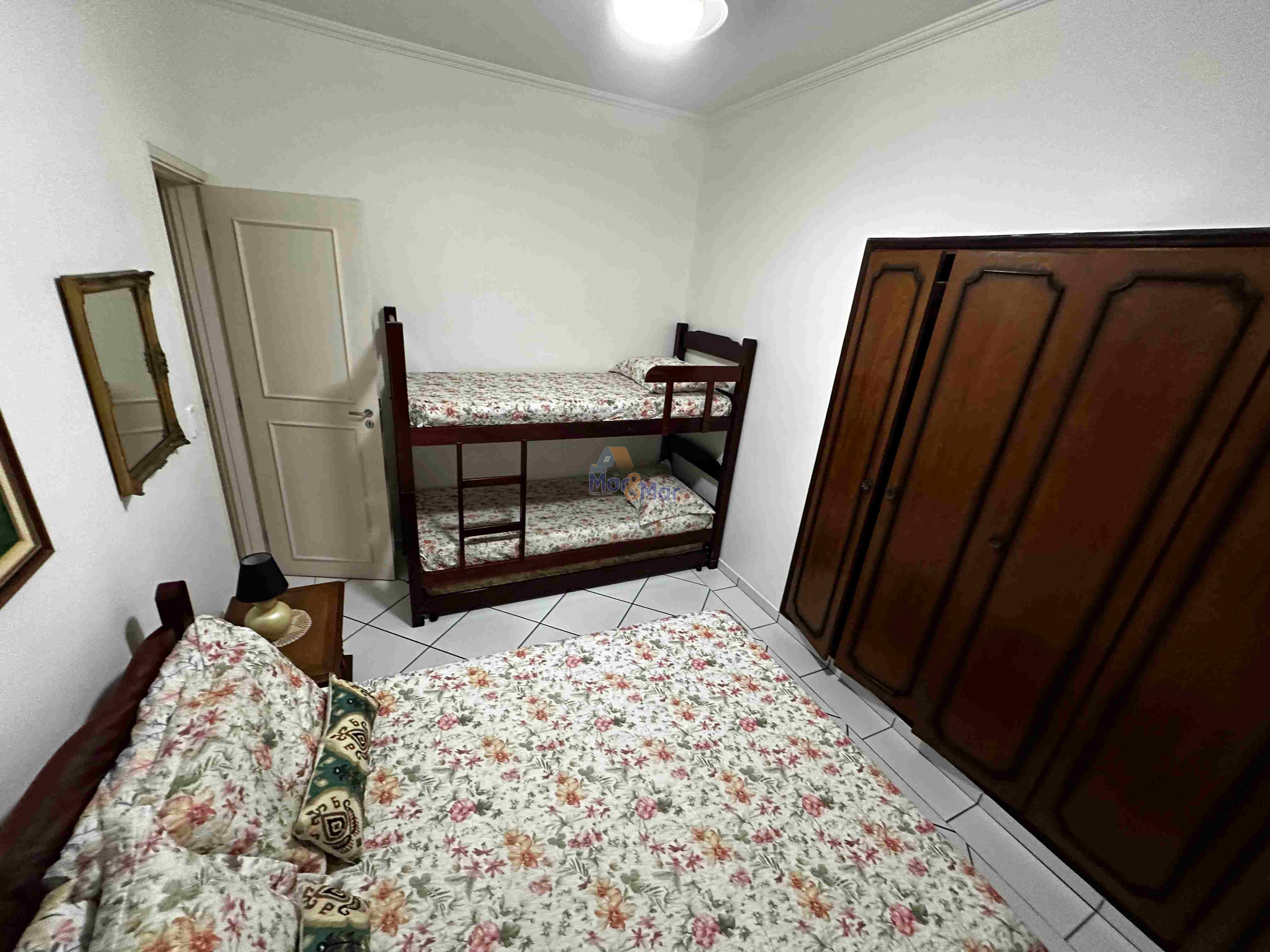 Apartamento na Praia das Pitangueiras, Guarujá - SP