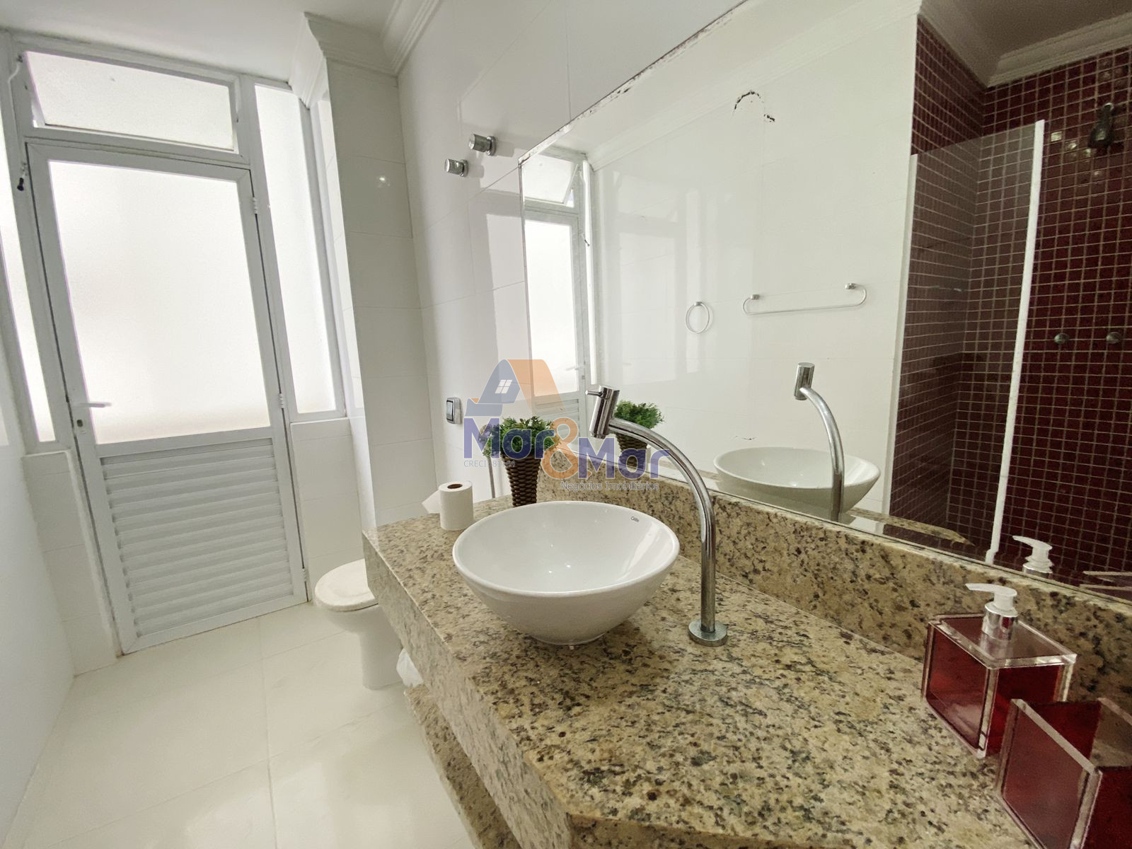 Apartamento Frente ao Mar nas Pitangueiras, Guarujá - SP