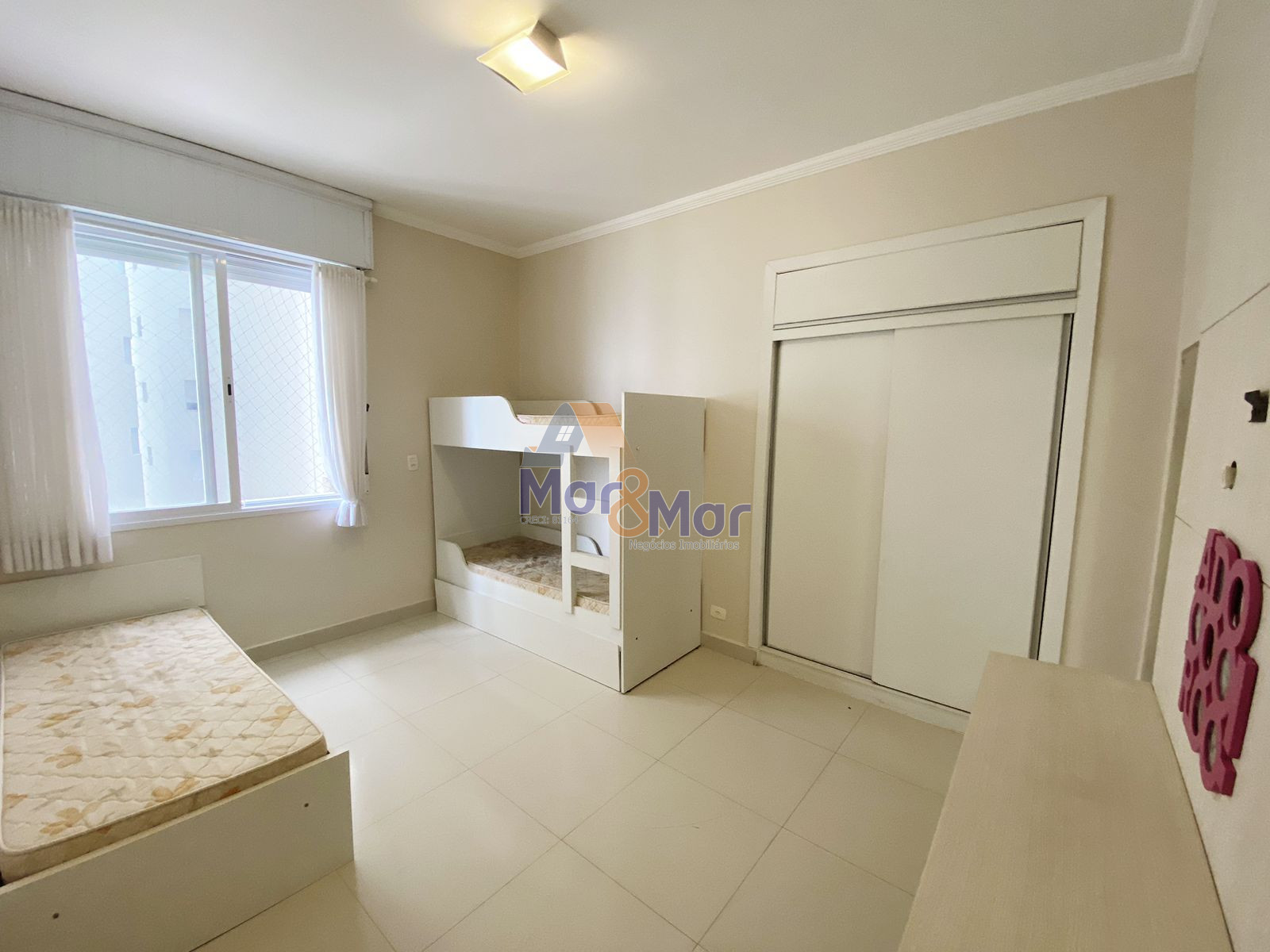 Apartamento Frente ao Mar nas Pitangueiras, Guarujá - SP