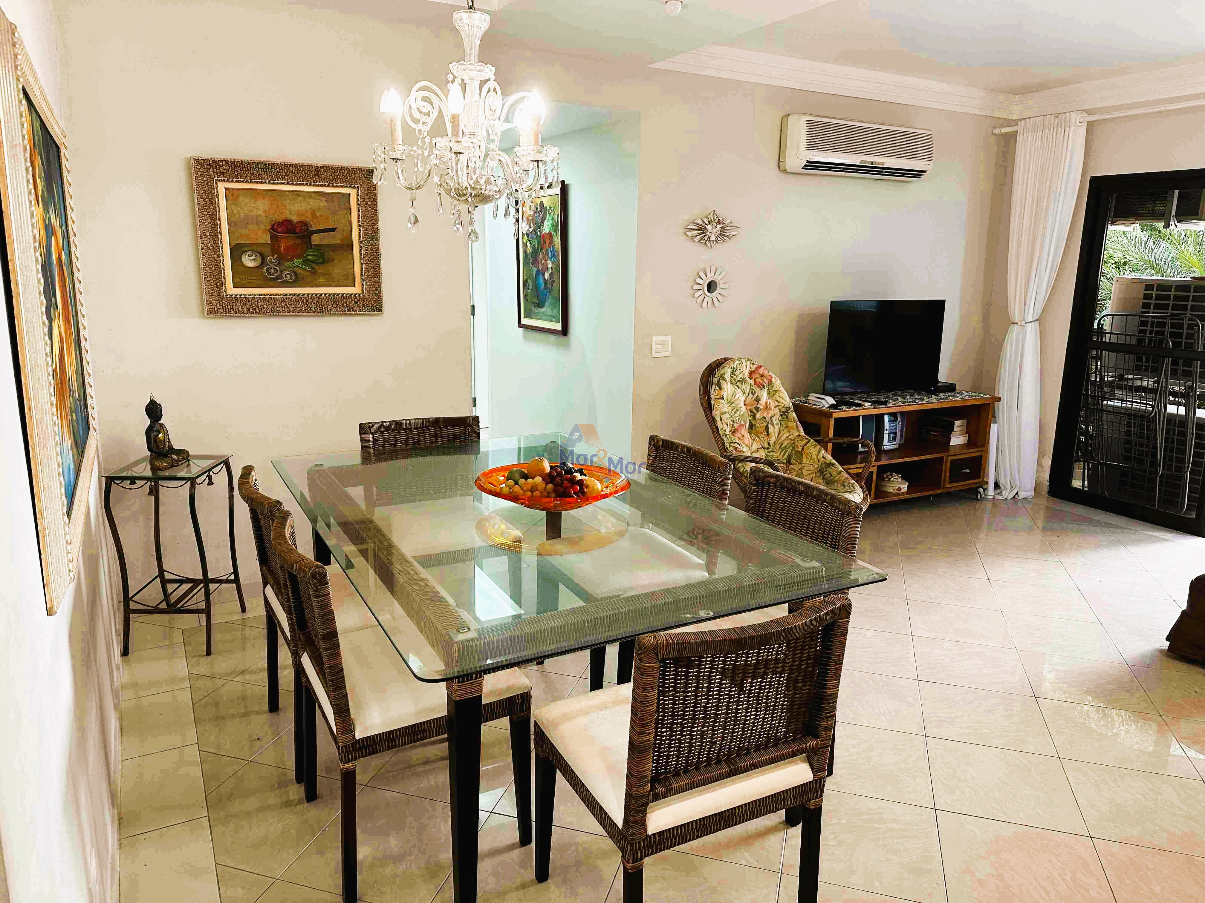 Apartamento na Praia das Pitangueiras, Guarujá - SP