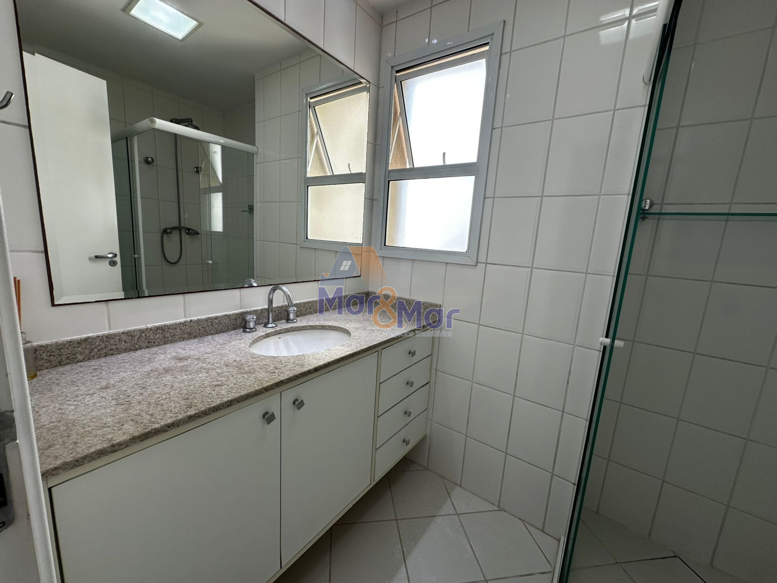 Apartamento Frente ao Mar, Praia das Astúrias Guarujá - SP