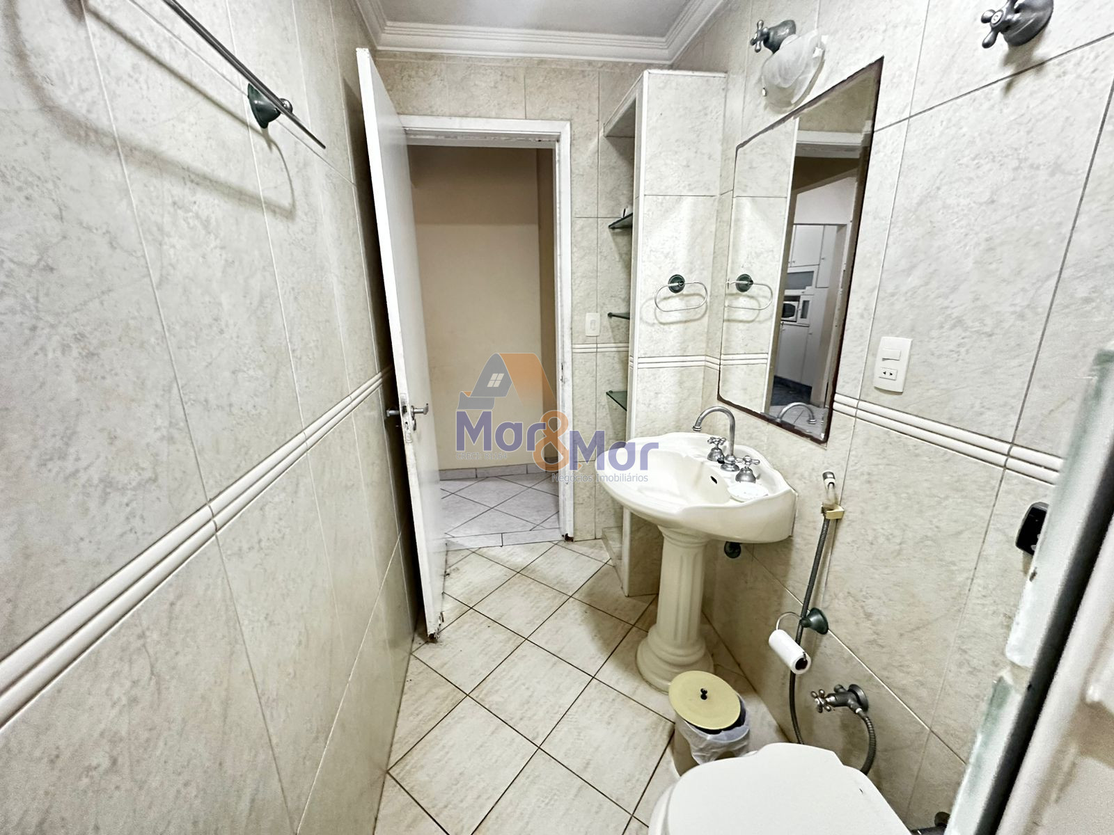 Apartamento na Praia das Pitangueiras, Guarujá - SP