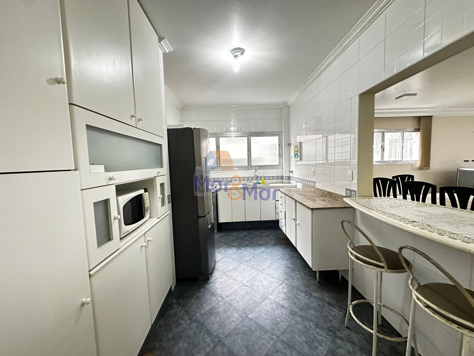 Apartamento na Praia das Pitangueiras, Guarujá - SP