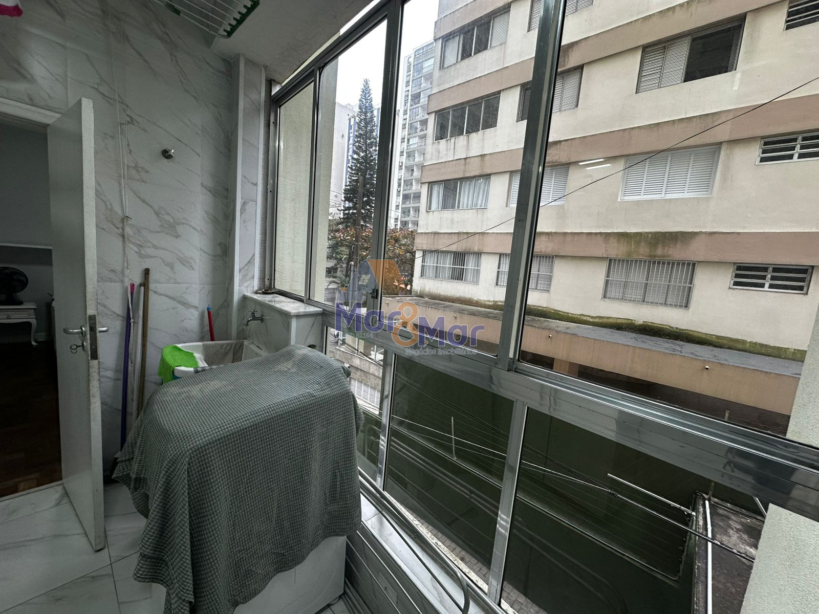Apartamento na Praia das Pitangueiras, Guarujá - SP