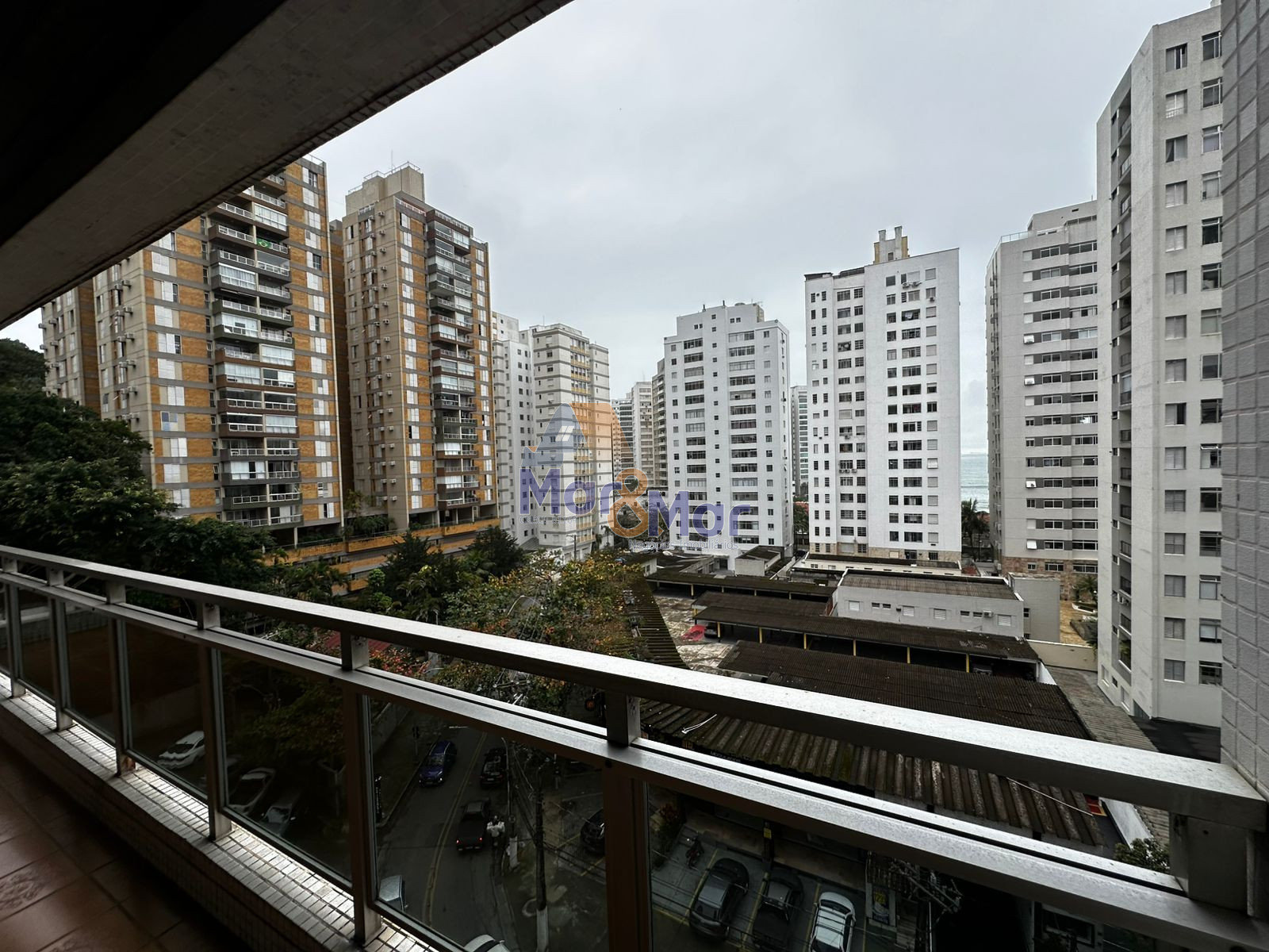 Apartamento na Praia das Pitangueiras, Guarujá - SP
