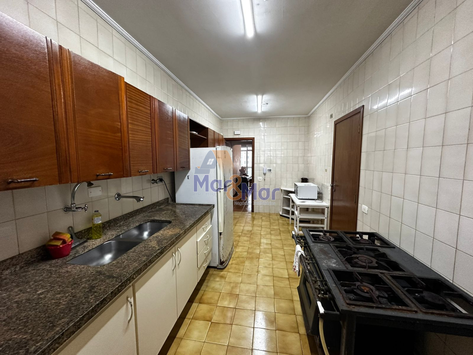 Apartamento na Praia das Pitangueiras, Guarujá - SP