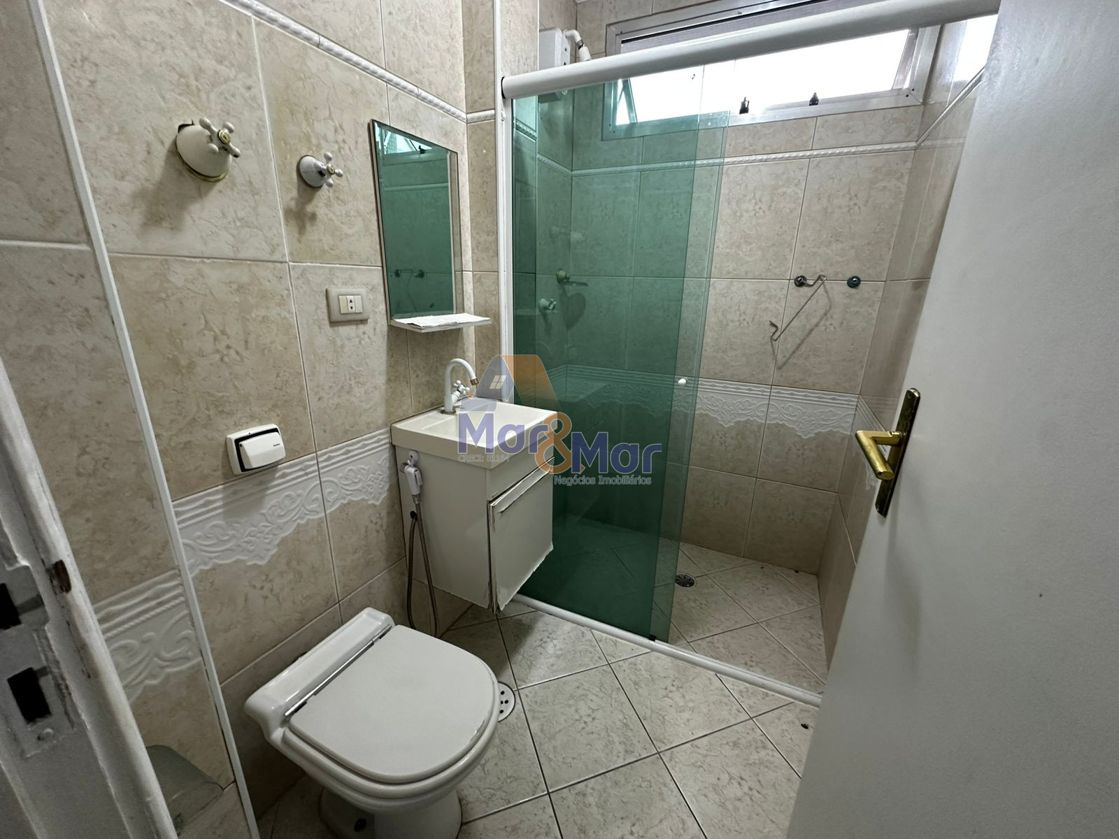 Apartamento na Praia das Pitangueiras, Guarujá - SP
