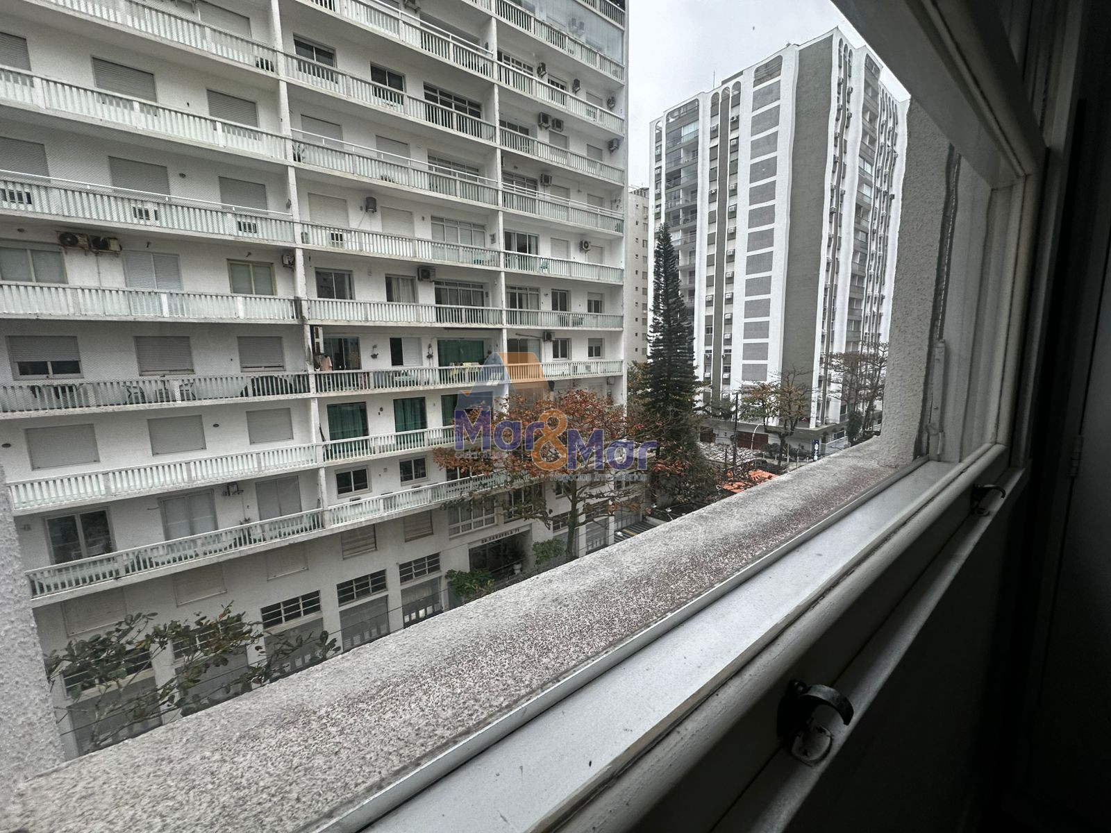 Apartamento na Praia das Pitangueiras, Guarujá - SP