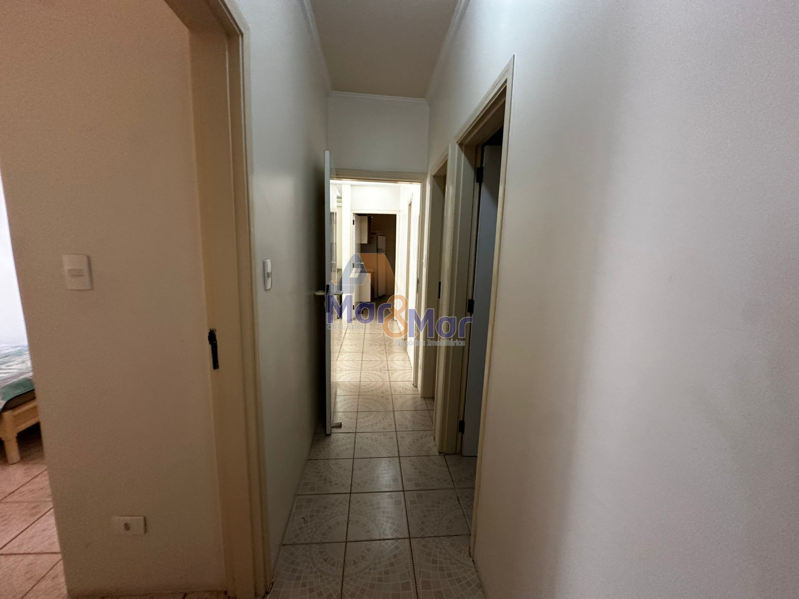 Apartamento na Praia das Pitangueiras, Guarujá - SP
