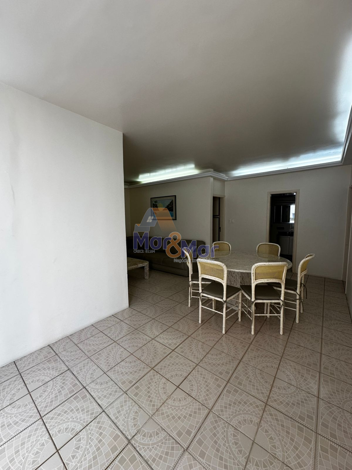 Apartamento na Praia das Pitangueiras, Guarujá - SP