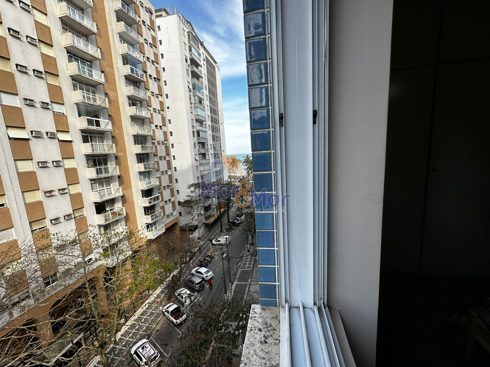 Apartamento na Praia das Pitangueiras, Guarujá - SP