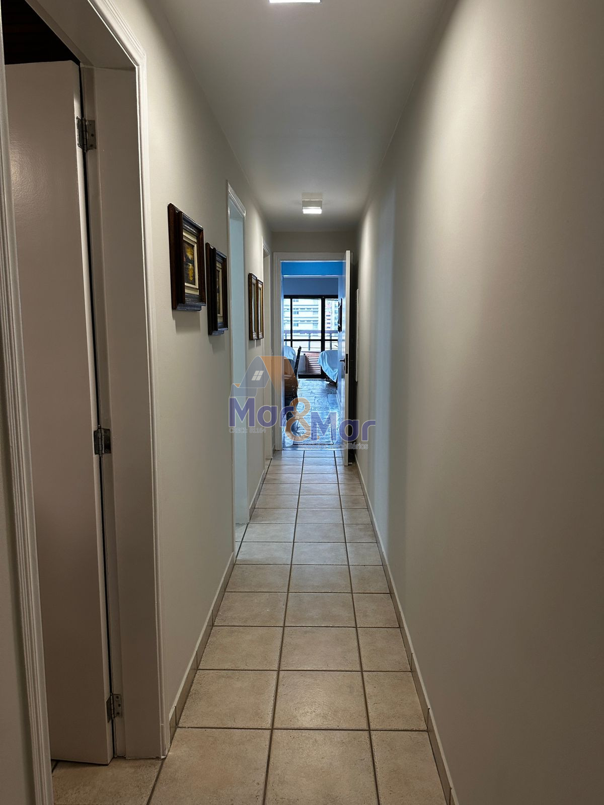 Apartamento na Praia das Pitangueiras, Guarujá - SP