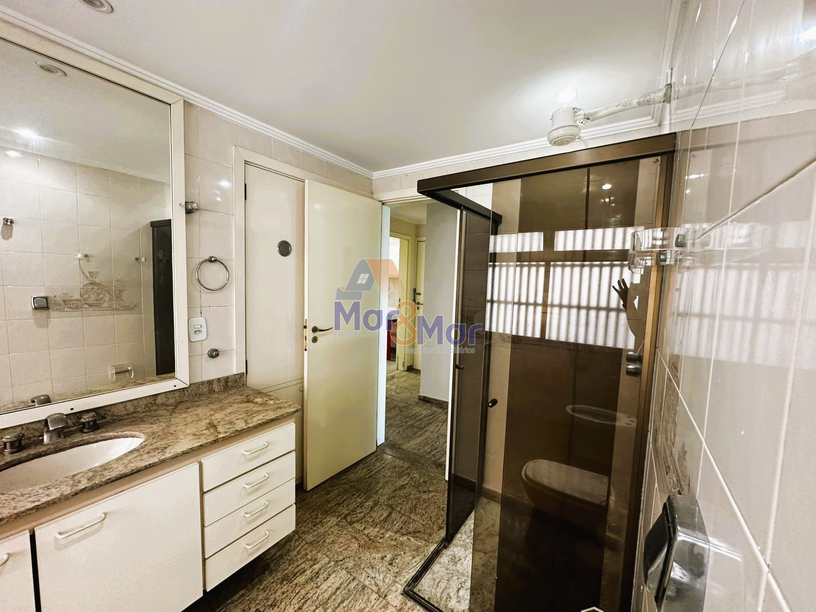 Apartamento Frente ao Mar nas Pitangueiras, Guarujá - SP