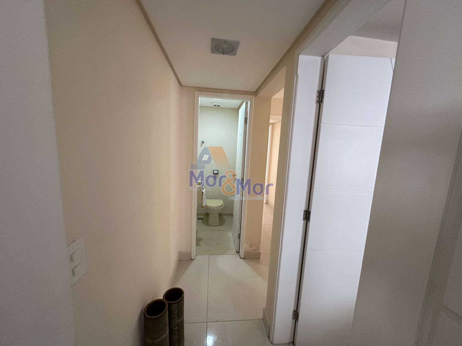 Apartamento na Praia das Pitangueiras, Guarujá - SP