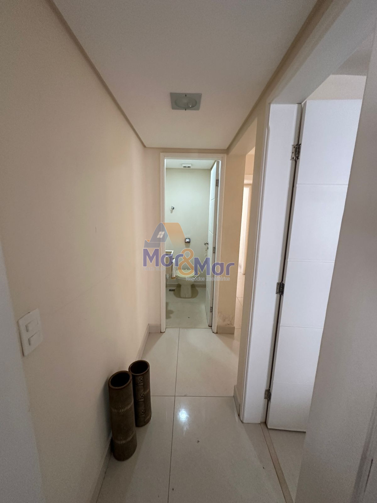 Apartamento na Praia das Pitangueiras, Guarujá - SP