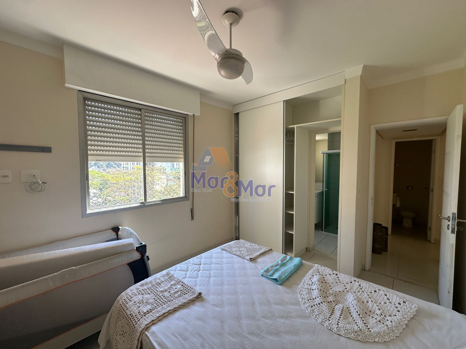 Apartamento na Praia das Pitangueiras, Guarujá - SP