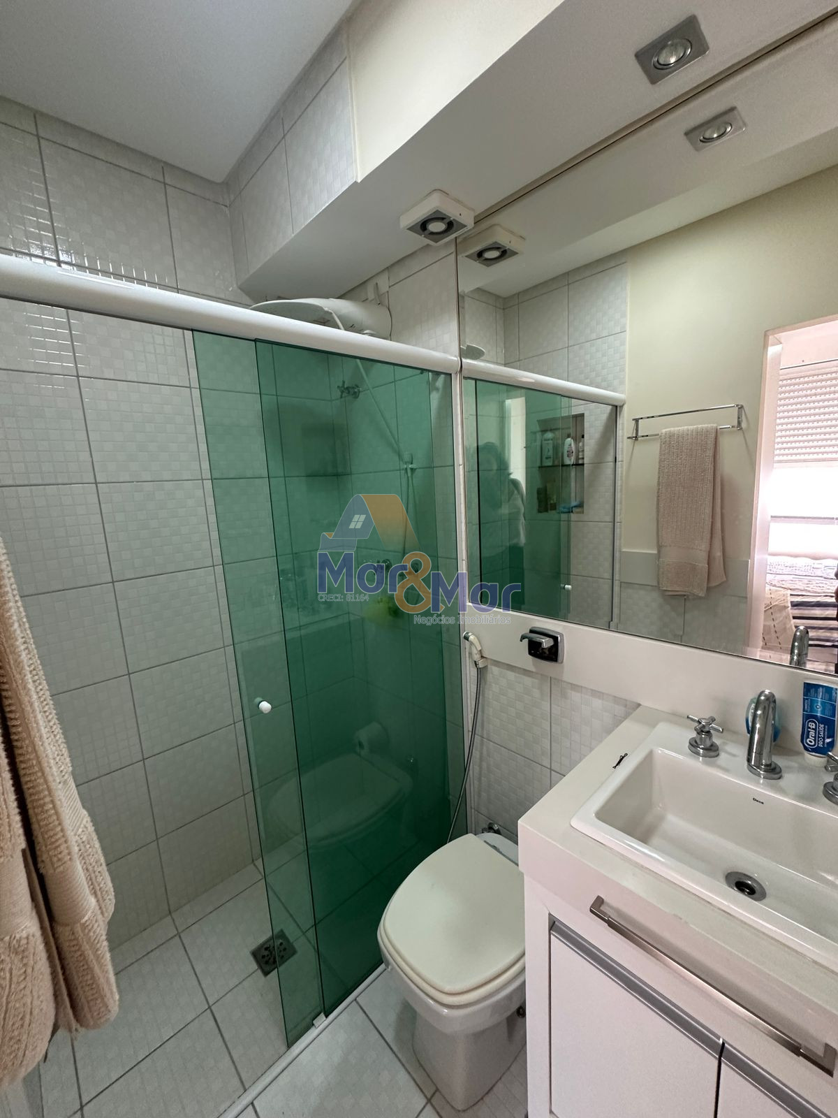 Apartamento na Praia das Pitangueiras, Guarujá - SP