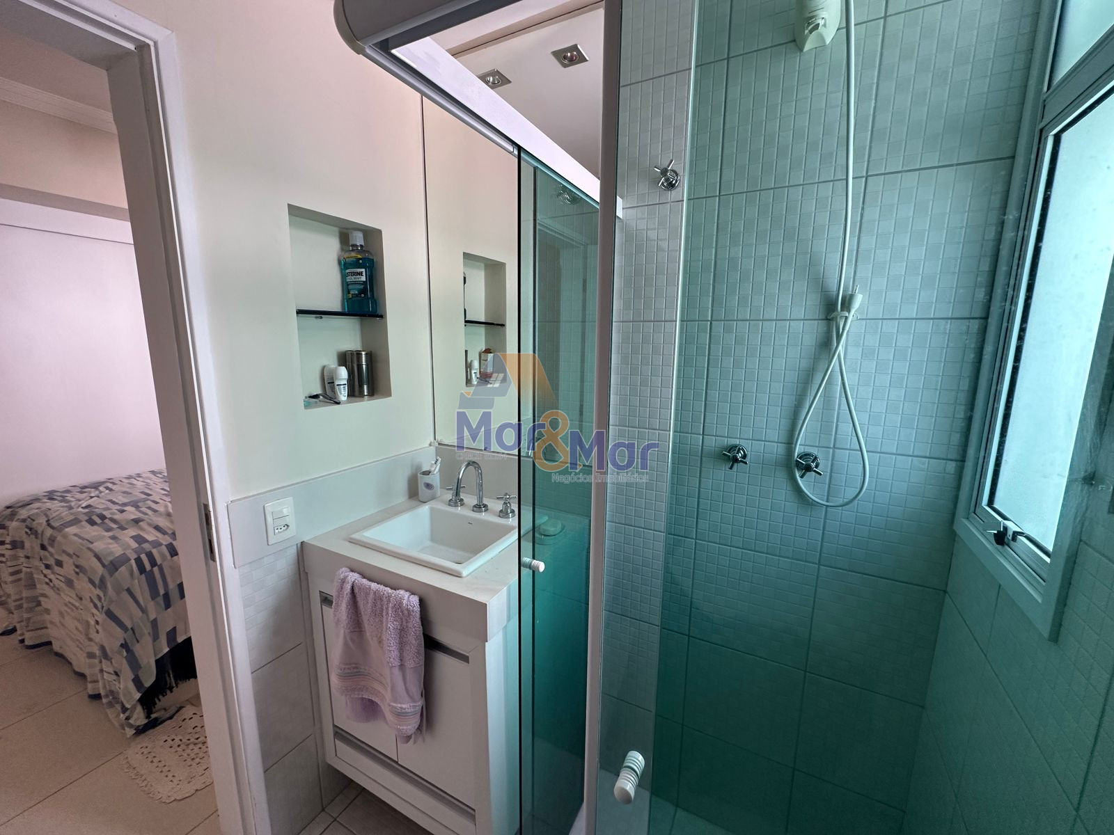 Apartamento na Praia das Pitangueiras, Guarujá - SP
