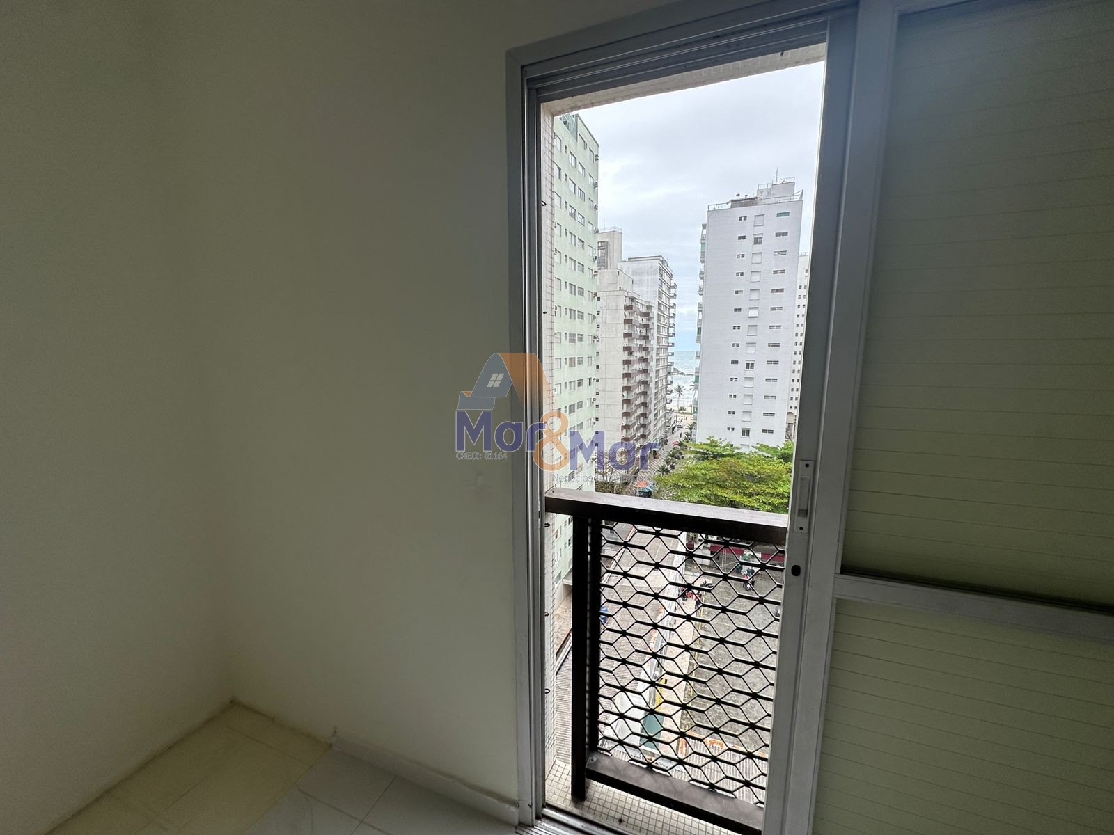 Apartamento na Praia das Pitangueiras, Guarujá - SP