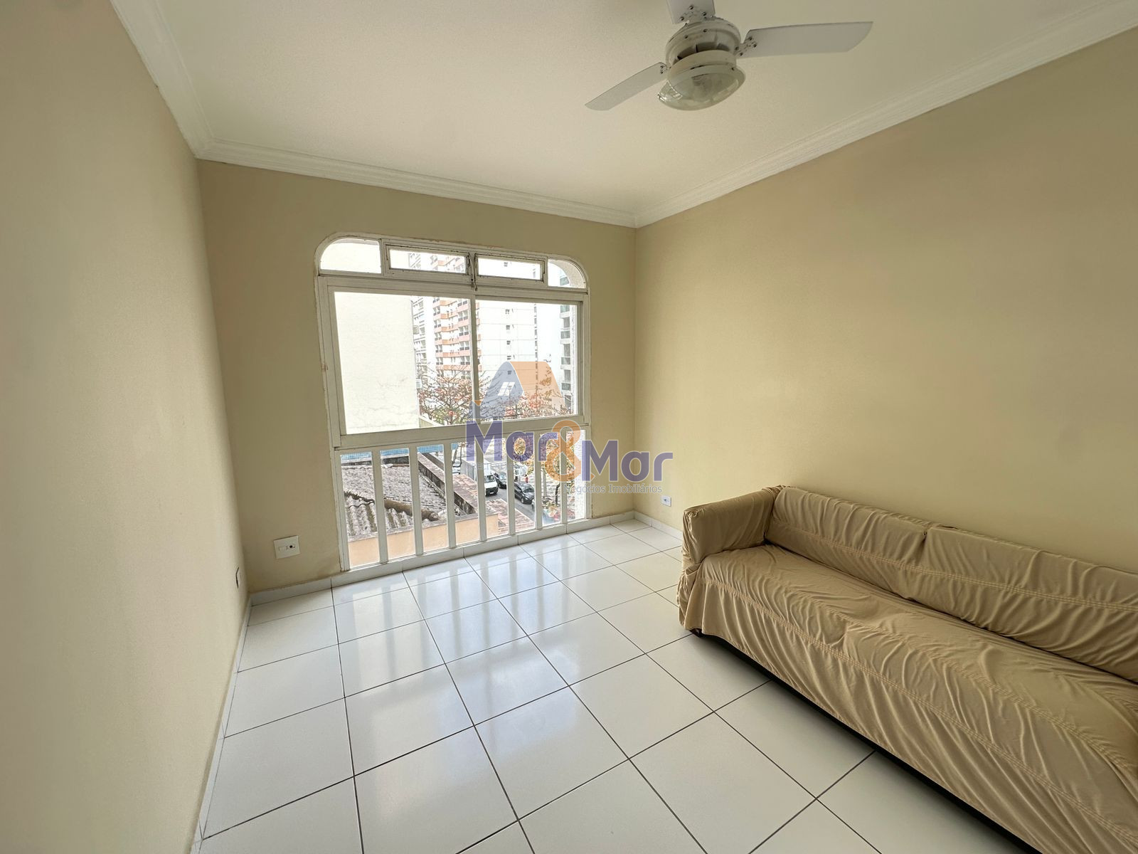 Apartamento na Praia das Pitangueiras, Guarujá - SP