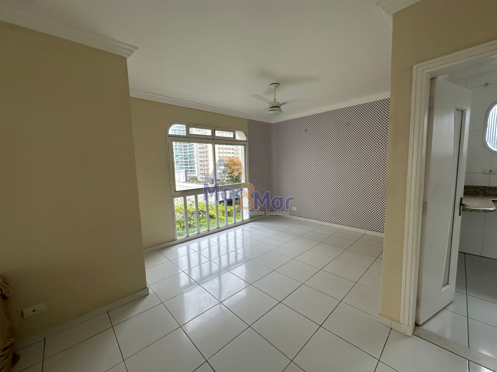 Apartamento na Praia das Pitangueiras, Guarujá - SP
