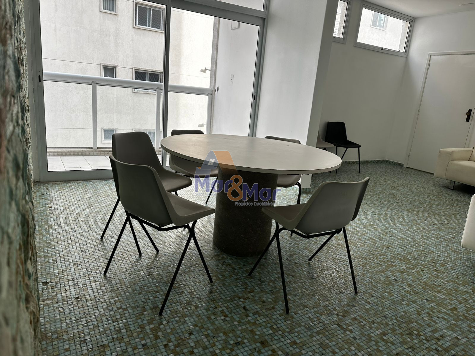 Apartamento na Praia das Pitangueiras, Guarujá - SP