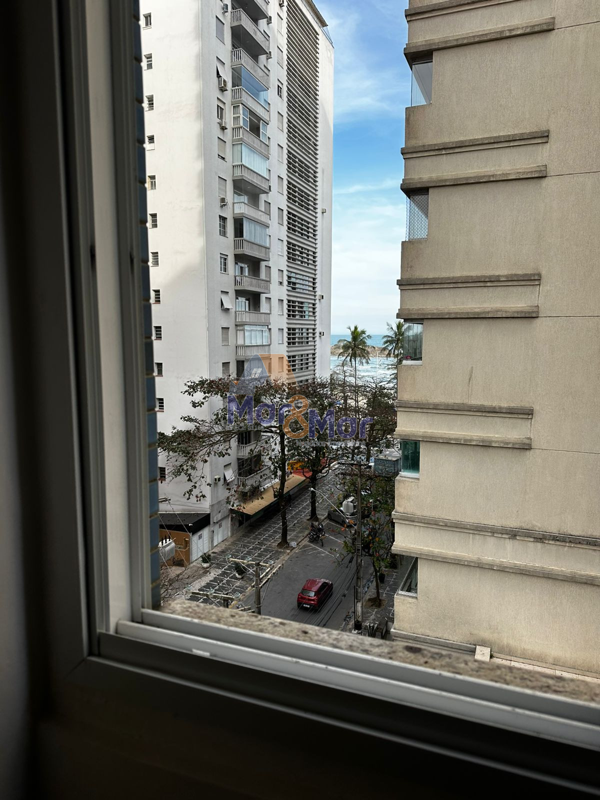 Apartamento na Praia das Pitangueiras, Guarujá - SP