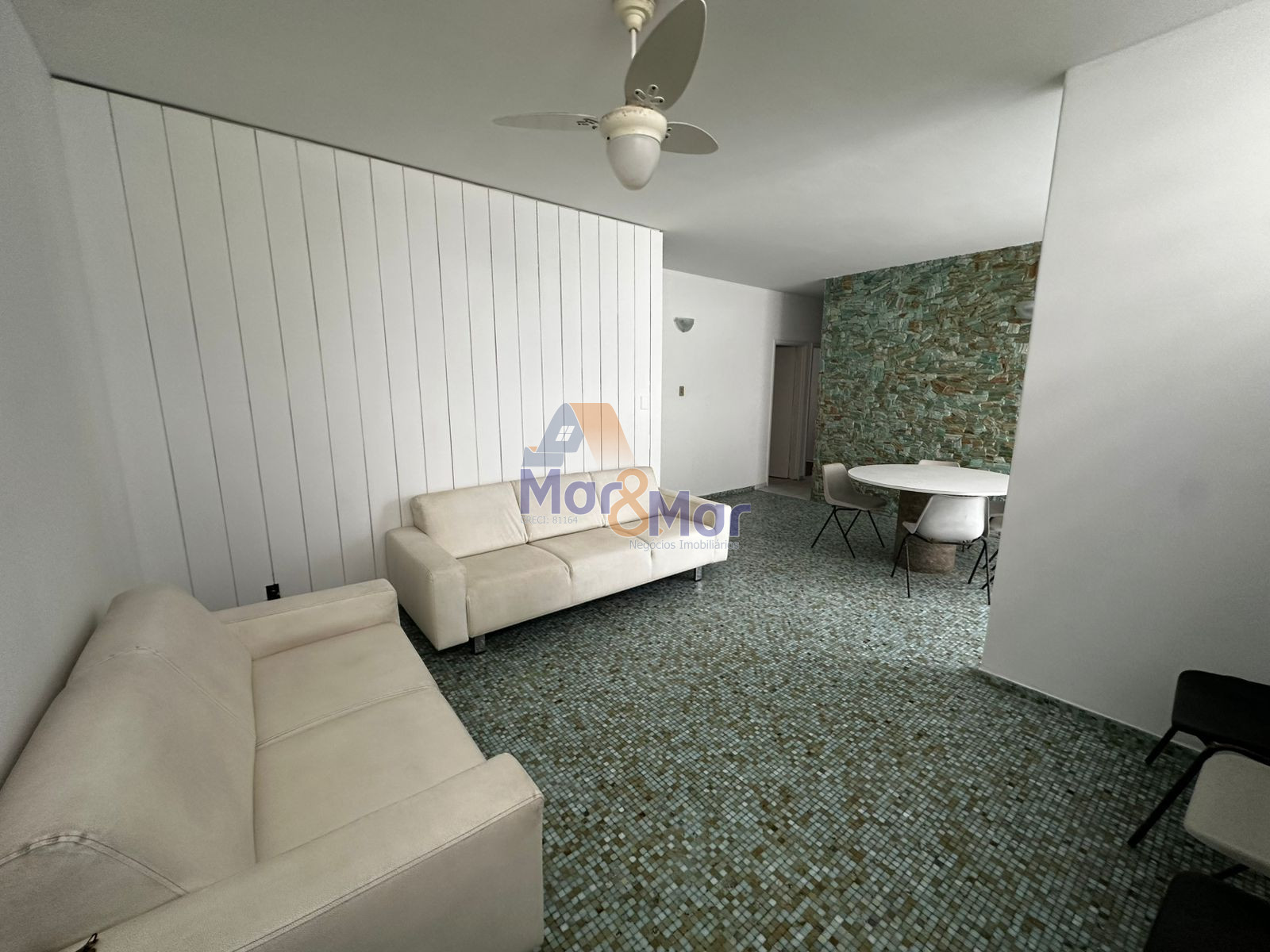 Apartamento na Praia das Pitangueiras, Guarujá - SP