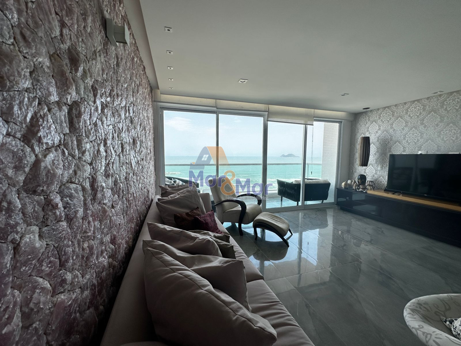 Apartamento Frente ao Mar nas Pitangueiras, Guarujá - SP